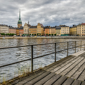 Взгляд на Стокгольм с деревянных мостков